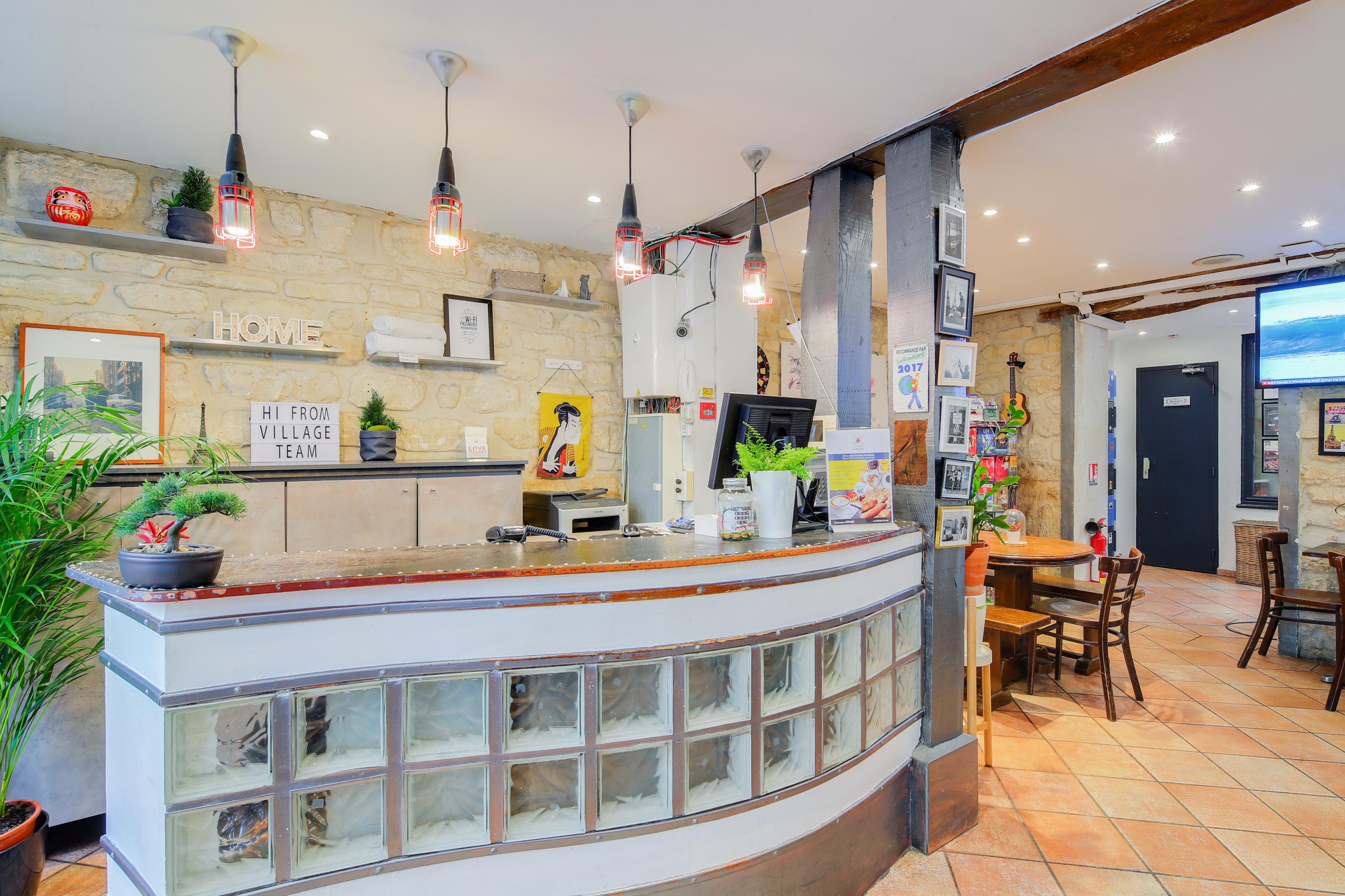 Albergue Le Village Montmartre By Hiphophostels